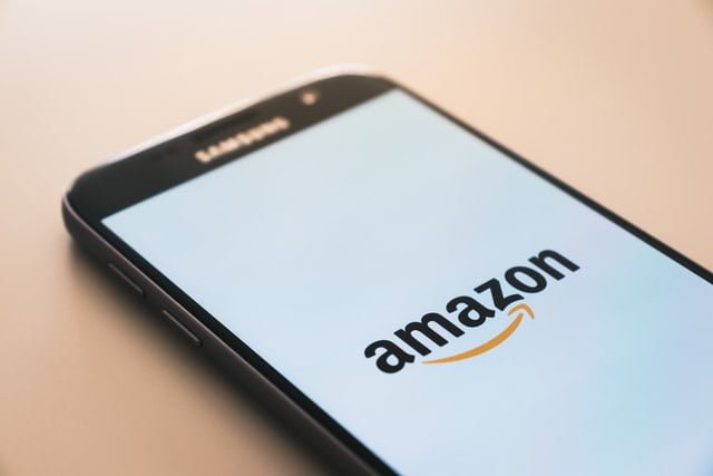 Does amazon pay weekly to its employee?